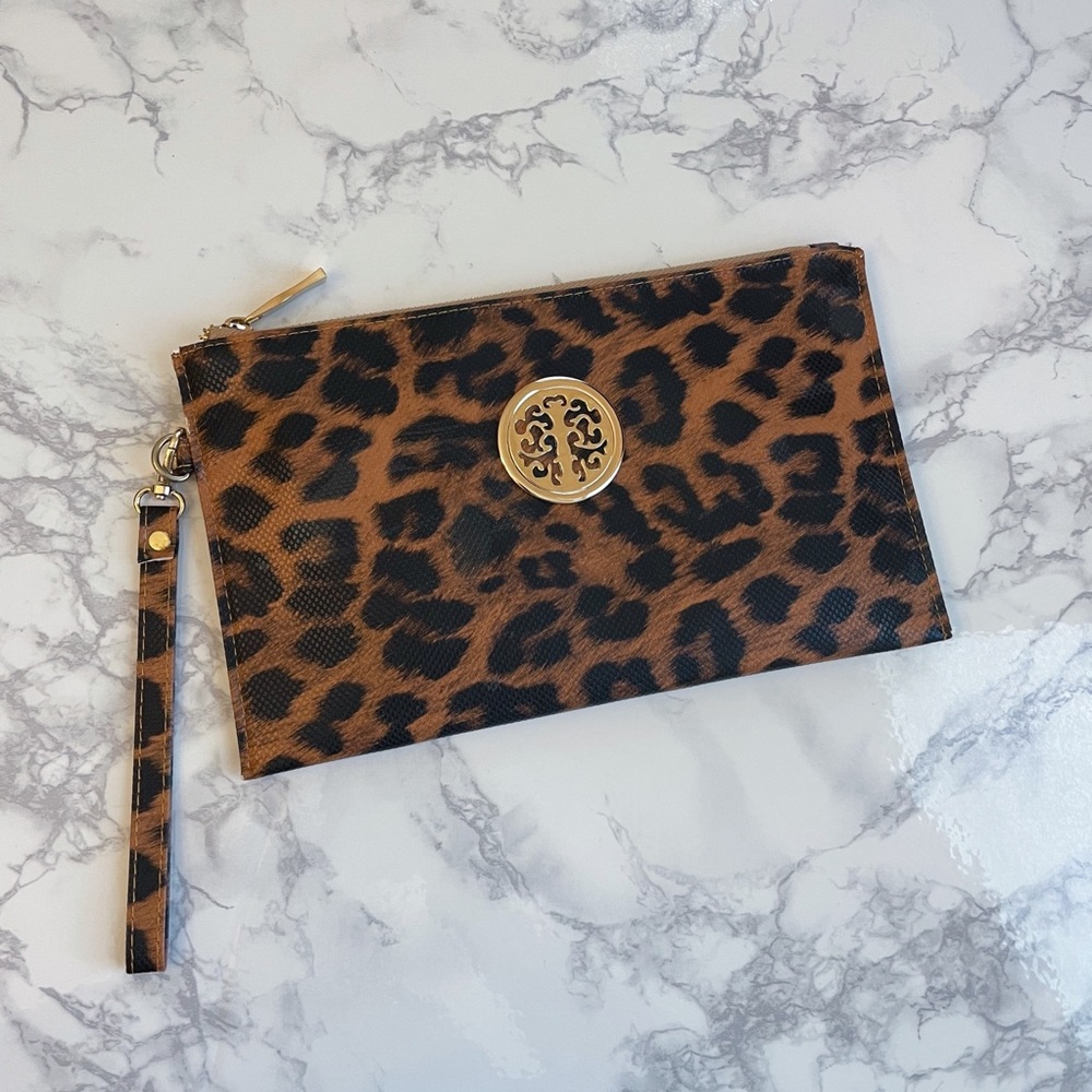 Gorgeous textured leopard clutch wristlet